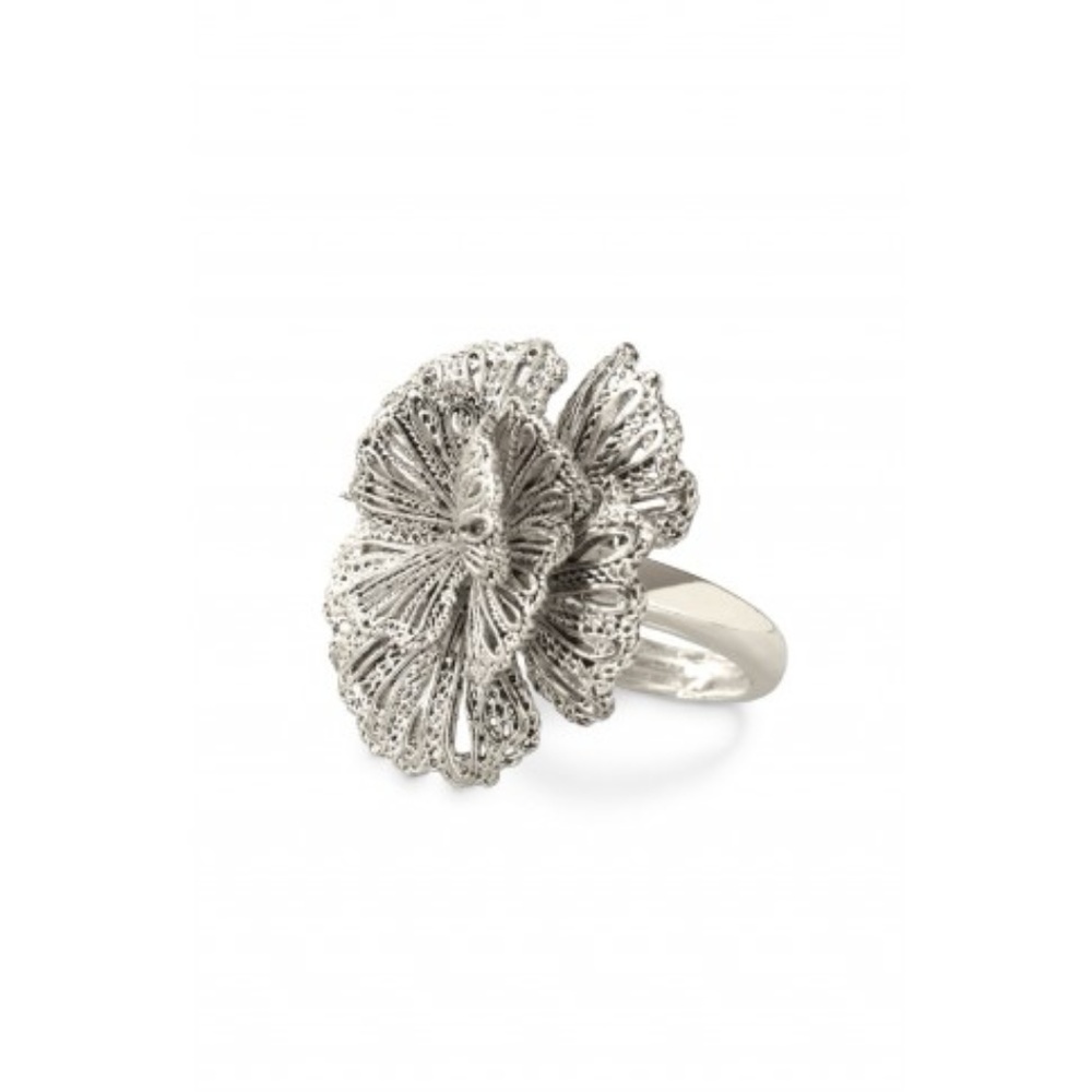 Stella & Dot Geneva Lace Vintage Flower Ring